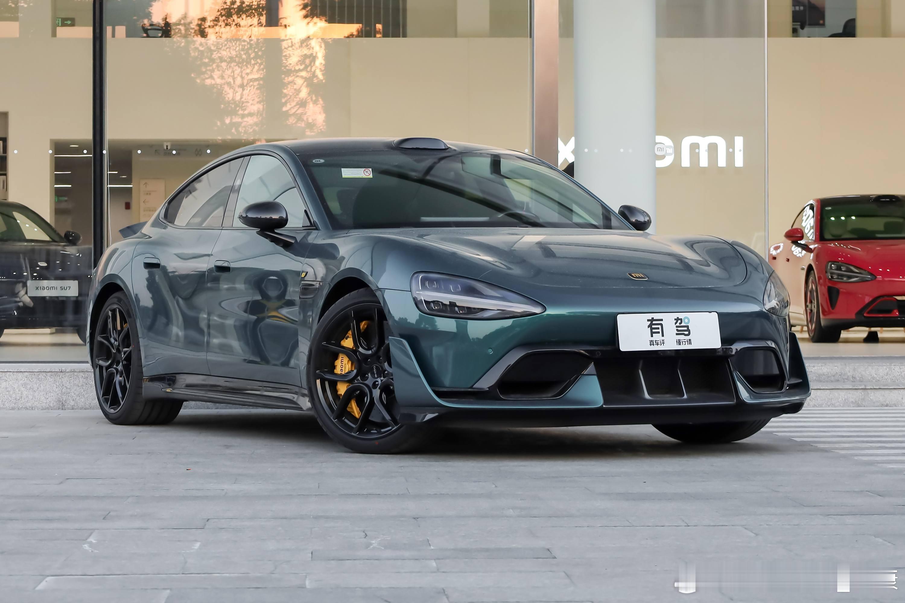 尊界S800是真雅，小米SU7 Ultra又非常热血帅气。