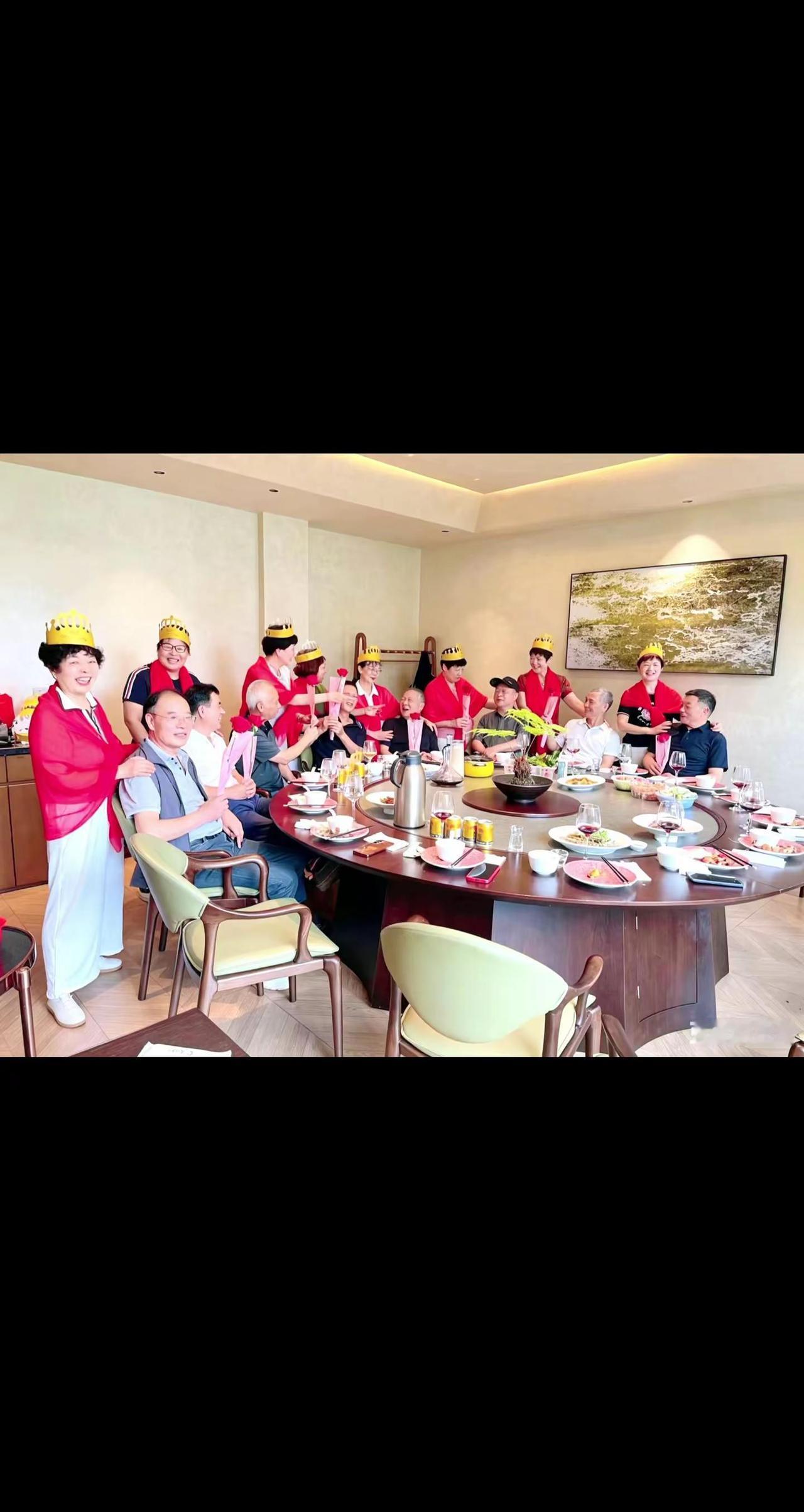 ，50后的姐妹们一起过有意义的生日