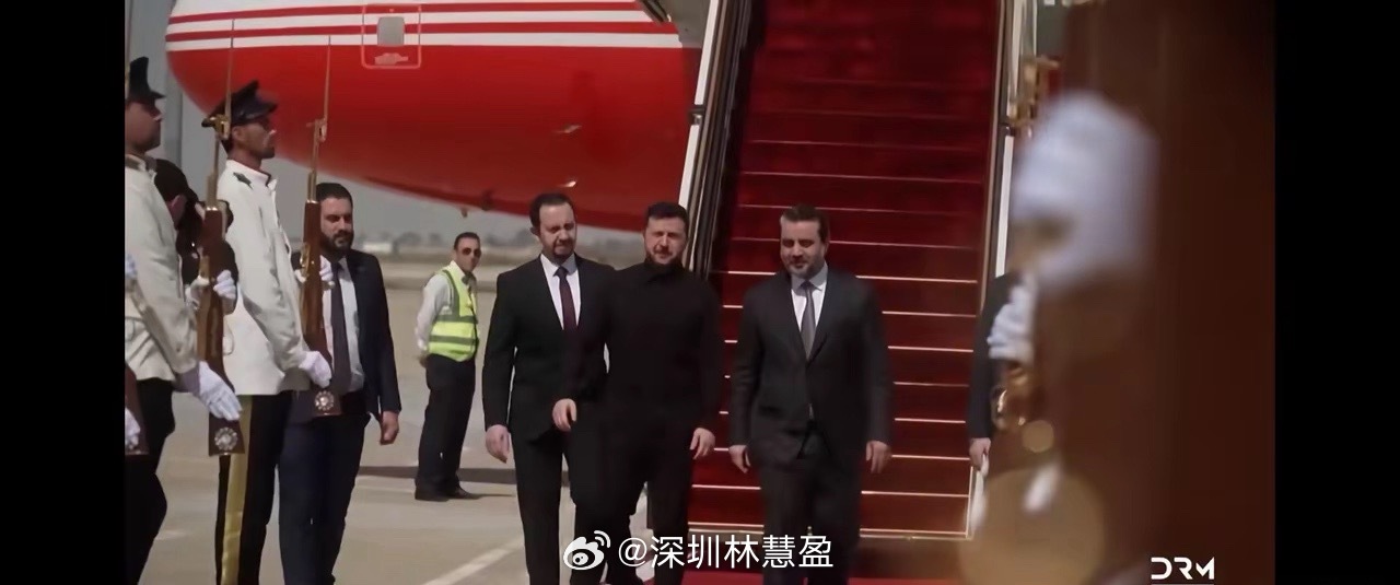 真让人不敢相信，跟俄罗斯铁了几十年的叙利亚，居然给乌克兰总统泽连斯基铺红毯最高礼