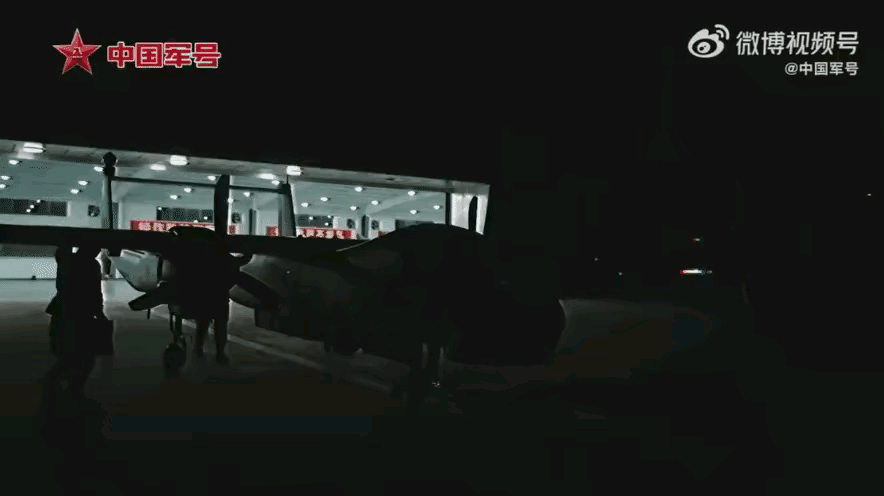 解放军无人机俯瞰台北101大厦！网友称这是把利剑悬在台独分子的头上了！

12月