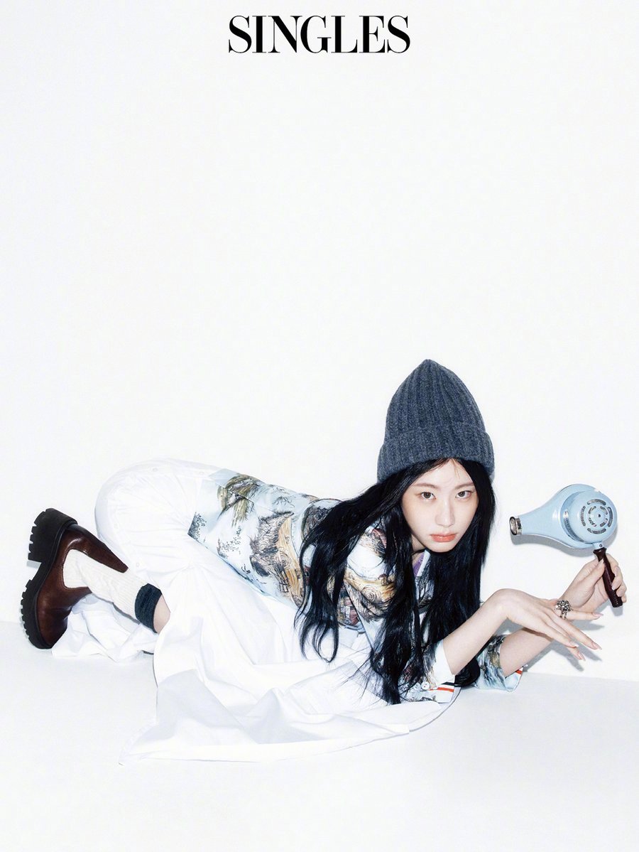 【Theqoo】ITZY 彩领《Singles》2026 年 1 月号个人画报李