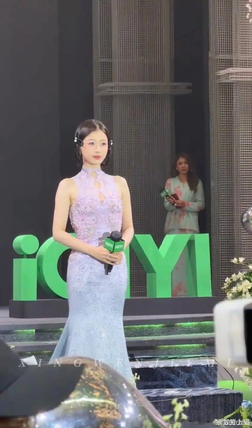 虞书欣这个造型真的不好看，不要再模仿Jennie了 