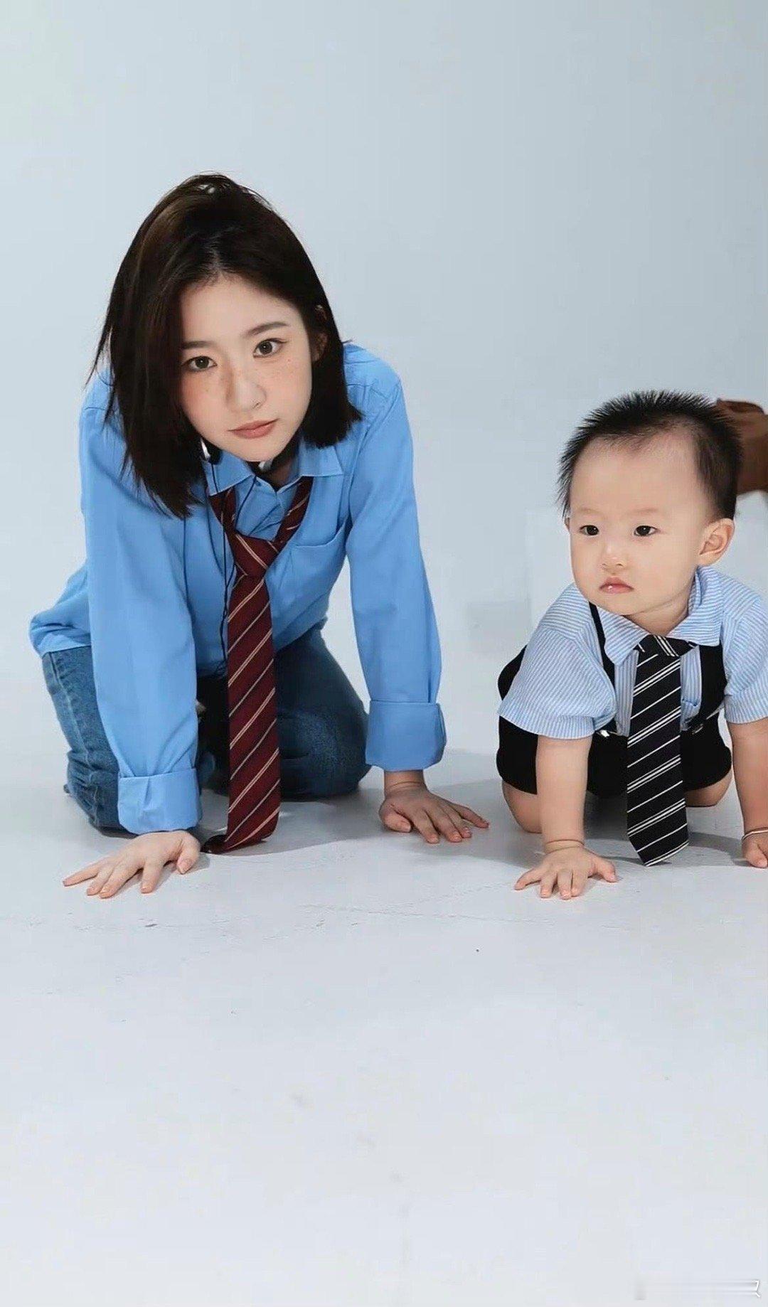 黄一鸣和女儿拍艺术照，真是人生赢家啊。 ​​​