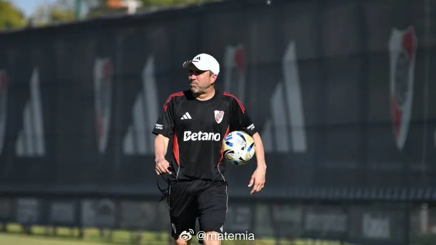 河床队开启了新的篇章。本周三，爱德华多·库德正式亮相成为俱乐部新任主教练，并带领