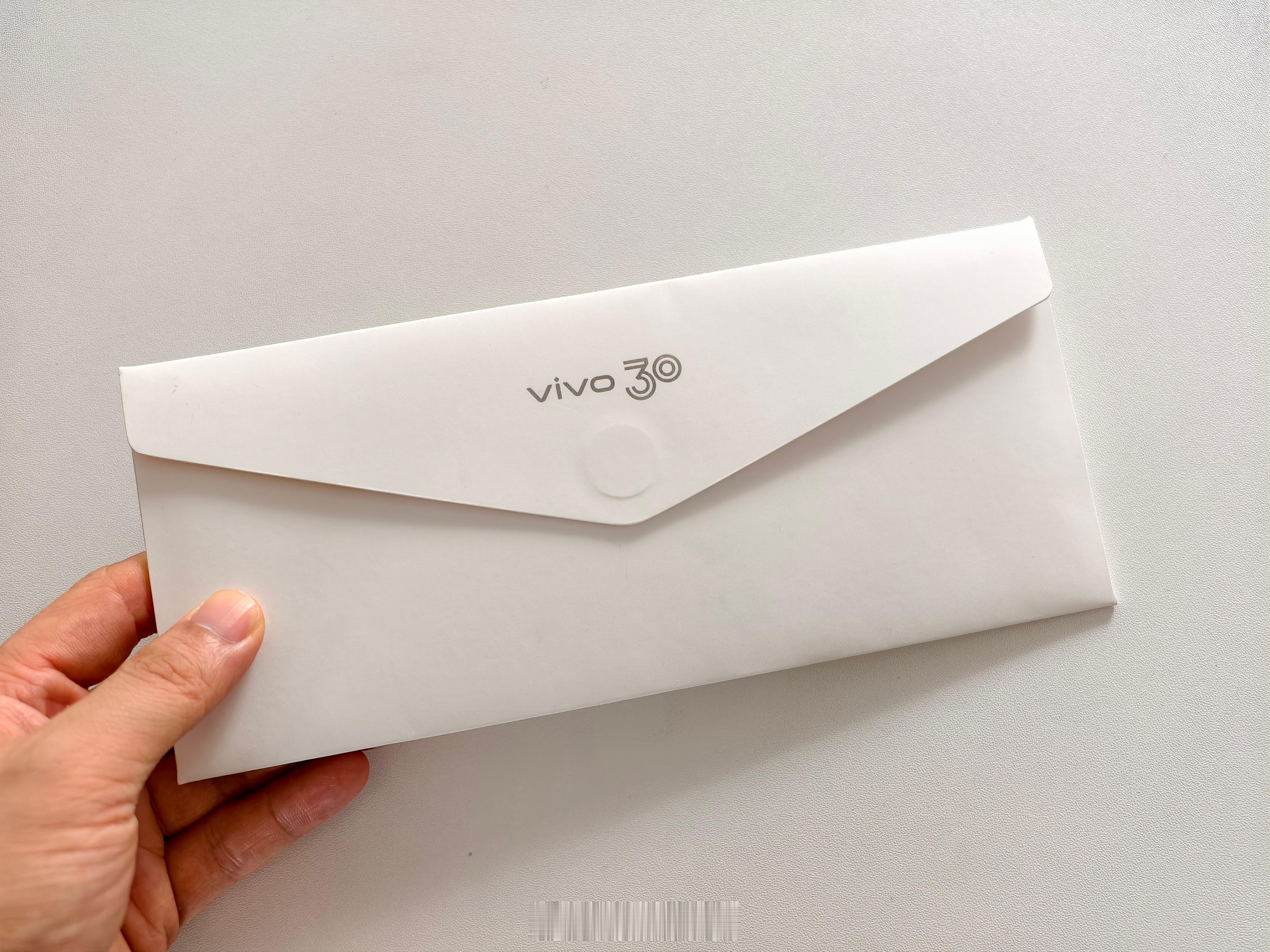 收到vivo Vision发布会邀请函啦，vivo三十载了，一路同行！明天出发去