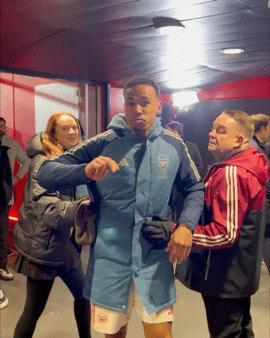 加布没少网上冲浪阿森纳4比1阿斯顿维拉