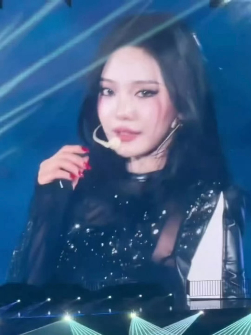 五唱一宁艺卓真的好美呀 gucci女王我爱你宁艺卓演唱会solo舞台造型 ｜宁艺