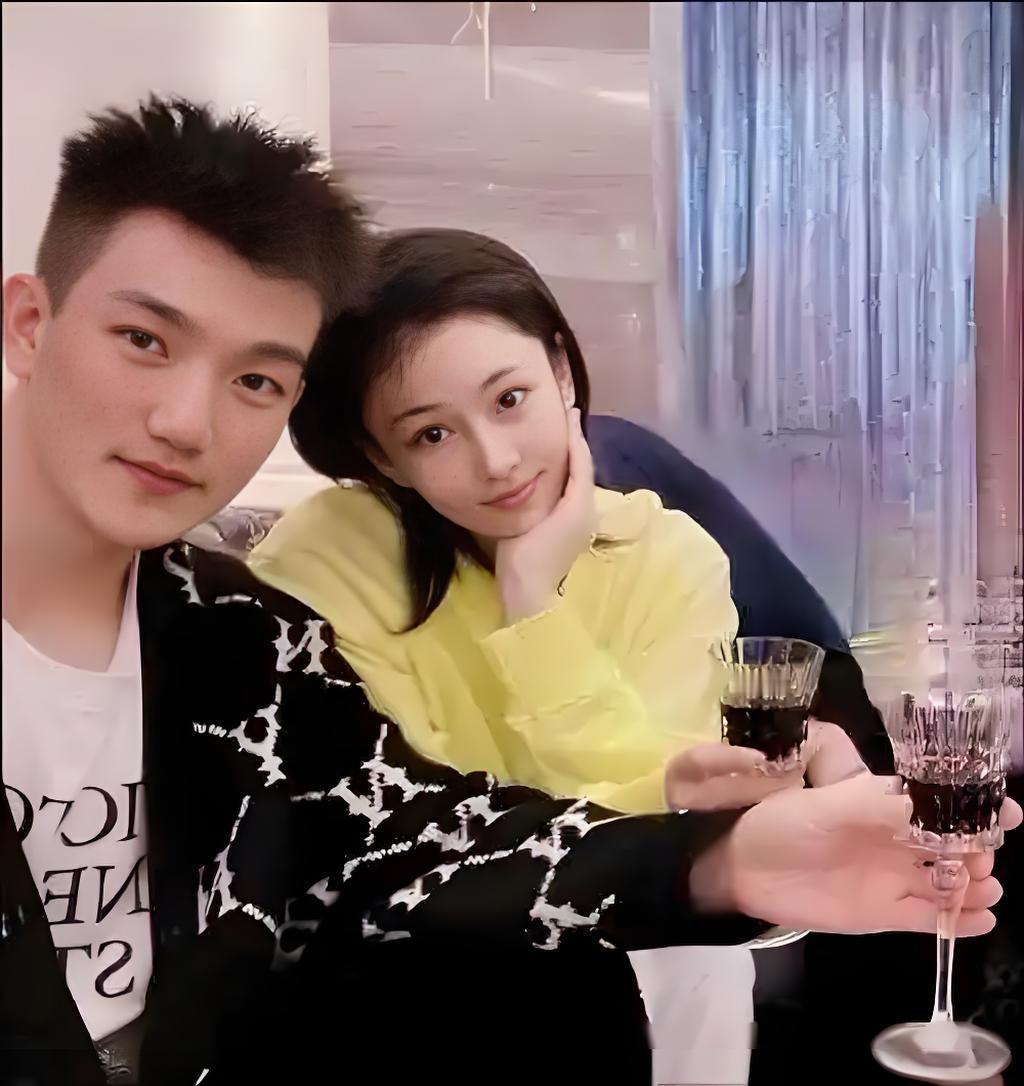 “何捷37岁还没大肚腩？这哪是中年男人，明明是行走的荷尔蒙！”

上周刷到张馨予