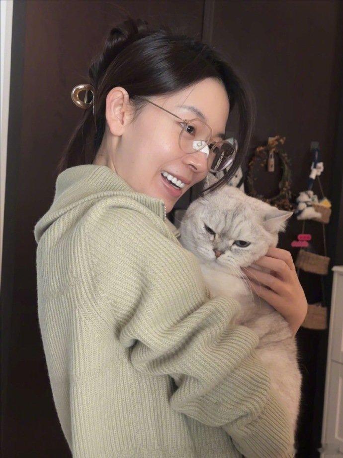 陈瑶完全御兽宗圣女我家那闺女御兽宗既视感扑面而来，陈瑶轻声细语哄着小呼，小猫踉踉