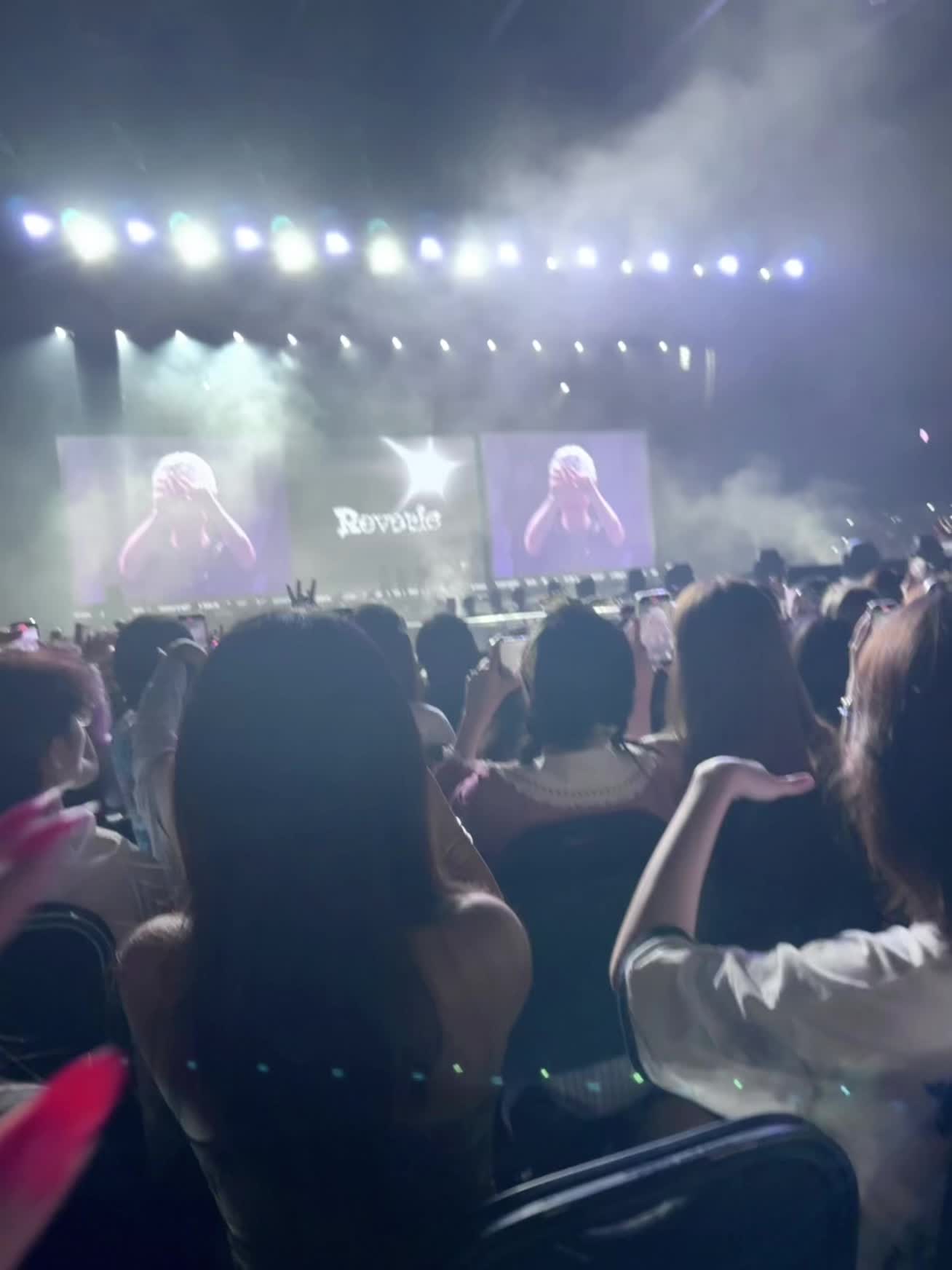 妈妈对不起 我今天不回家了 我真没招了 边伯贤在香港给我求婚 我要去跟...