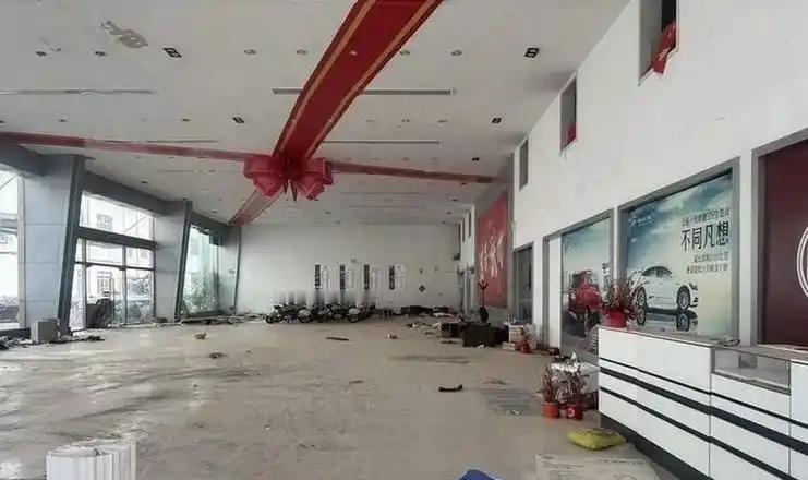 新能源渠道暴雷敲响行业转型警钟
 
昆明智己授权经销商骤然停业，展车被金融机构连