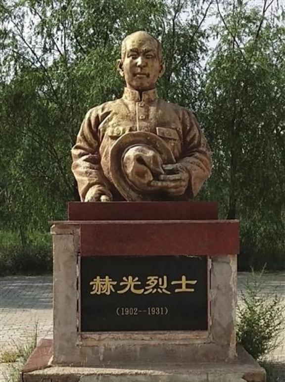 1955年9月27日，人民解放军首次举行授衔授勋典礼。许多从土地革命战争年代一路