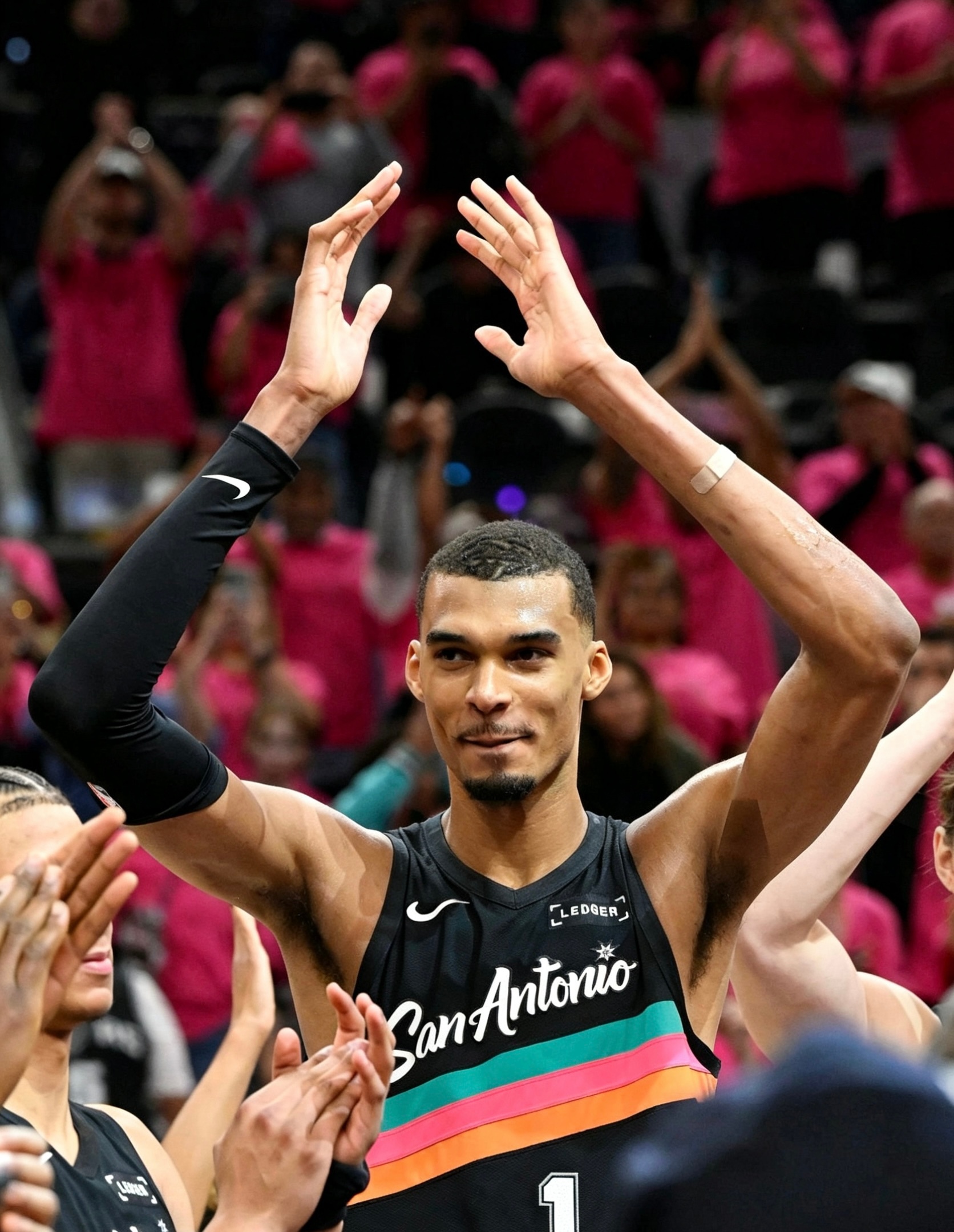 晚安马刺 别让抱怨成为生活主调，阴影不过是阳光的前奏。晚安刺蜜明天见晚安心语 ｜