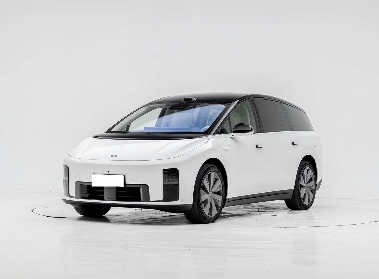 都是35万级别大6座纯电SUV，光看外观，理想i8和问界M8你选谁？