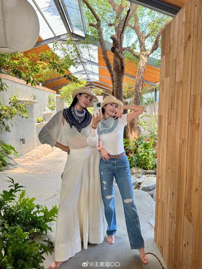 王紫璇卡点为Jessica庆生王紫璇Jessica宛如做了夫妻一般 谁懂啊😭 