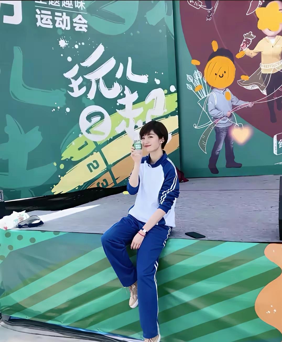 盼盼真是个宝藏女孩，
可盐可甜，
第二张图片不知道盼盼想不想撤回[呲牙]
看她学