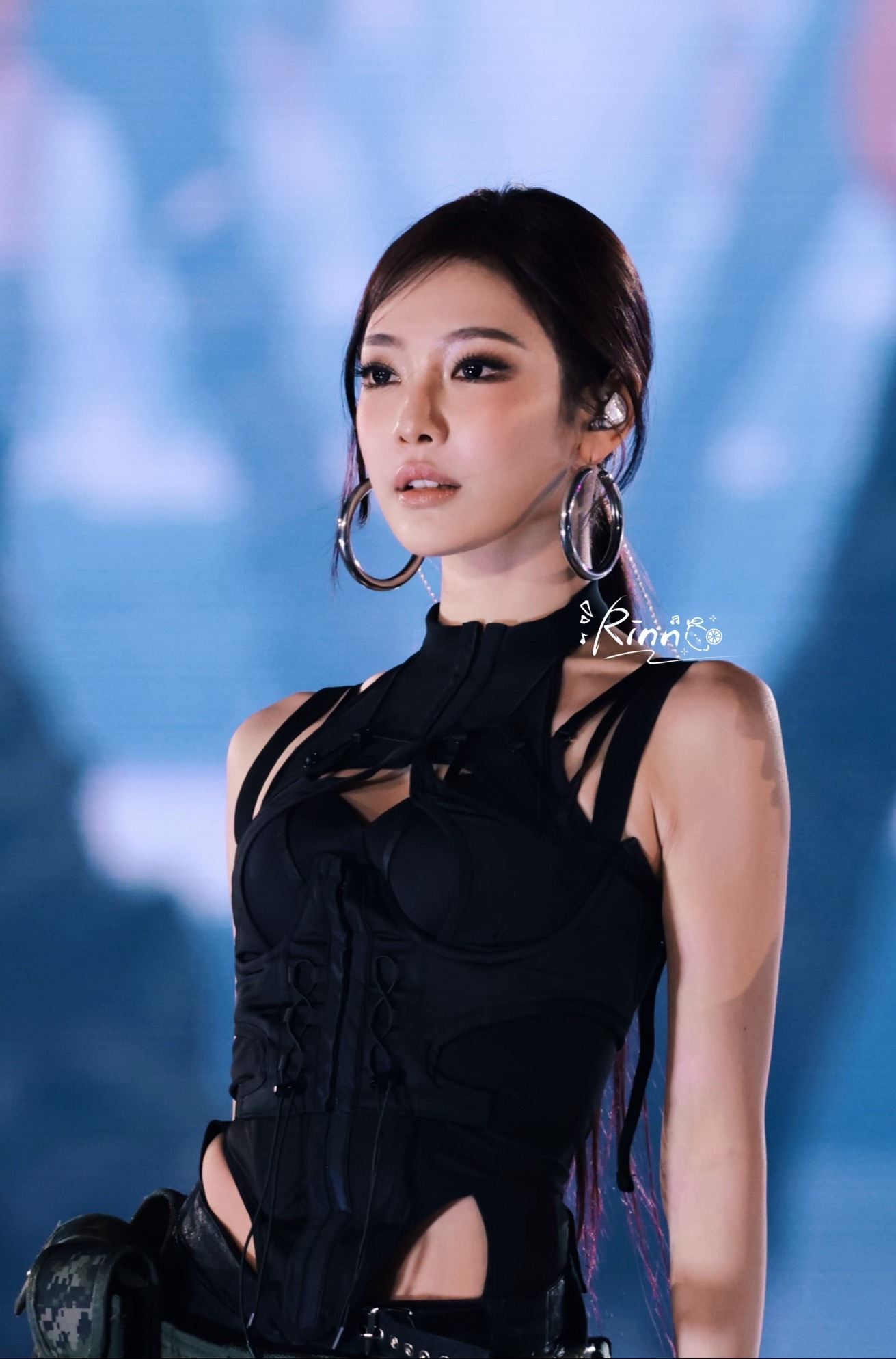 宁艺卓白裙新闻图 【宁艺卓】黑色皮毛的猫女 