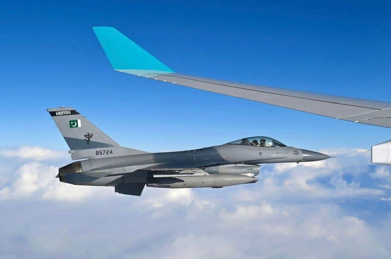 今日战隼 早安，PAF F16空对空摄影巴基斯坦空军（PAF）第9“狮鹫”中队F