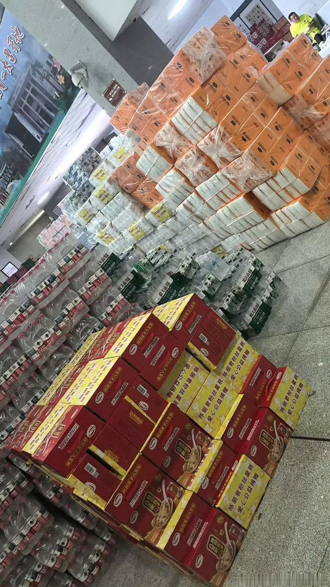 陈丽君粉丝为广西洪灾捐款物资已整装发车，和同胞共渡难关，愿安好！！ 