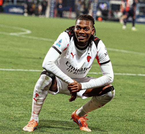 6000万英镑，正式上小黄车！
根据外媒的最新消息，米兰把莱奥摆上货架，但是具体