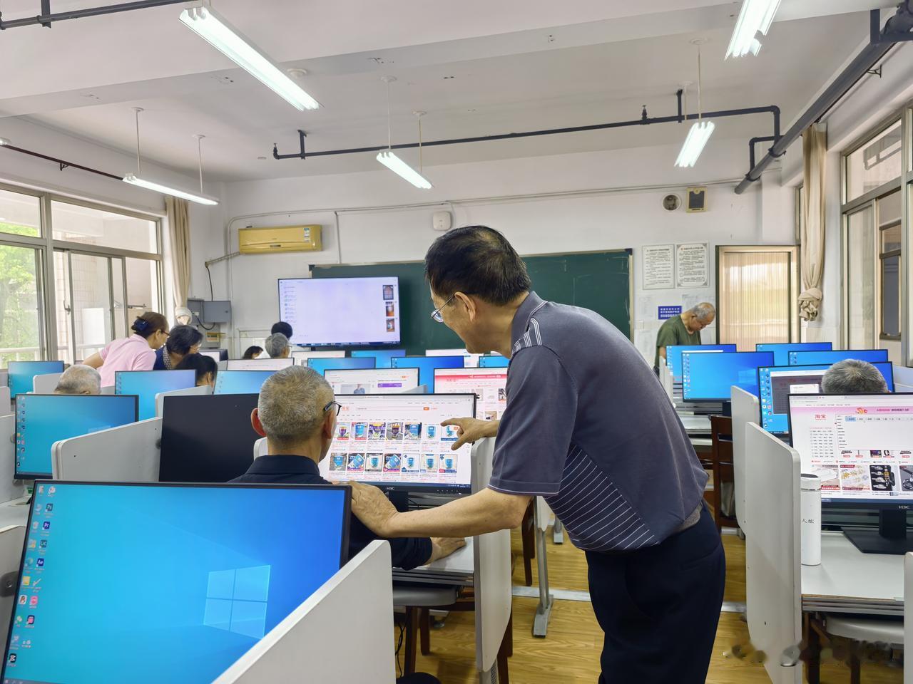 感悟人生一世活得精彩轻松退休了，要注重自己的生活质量，该吃就吃该玩就玩，完成在岗