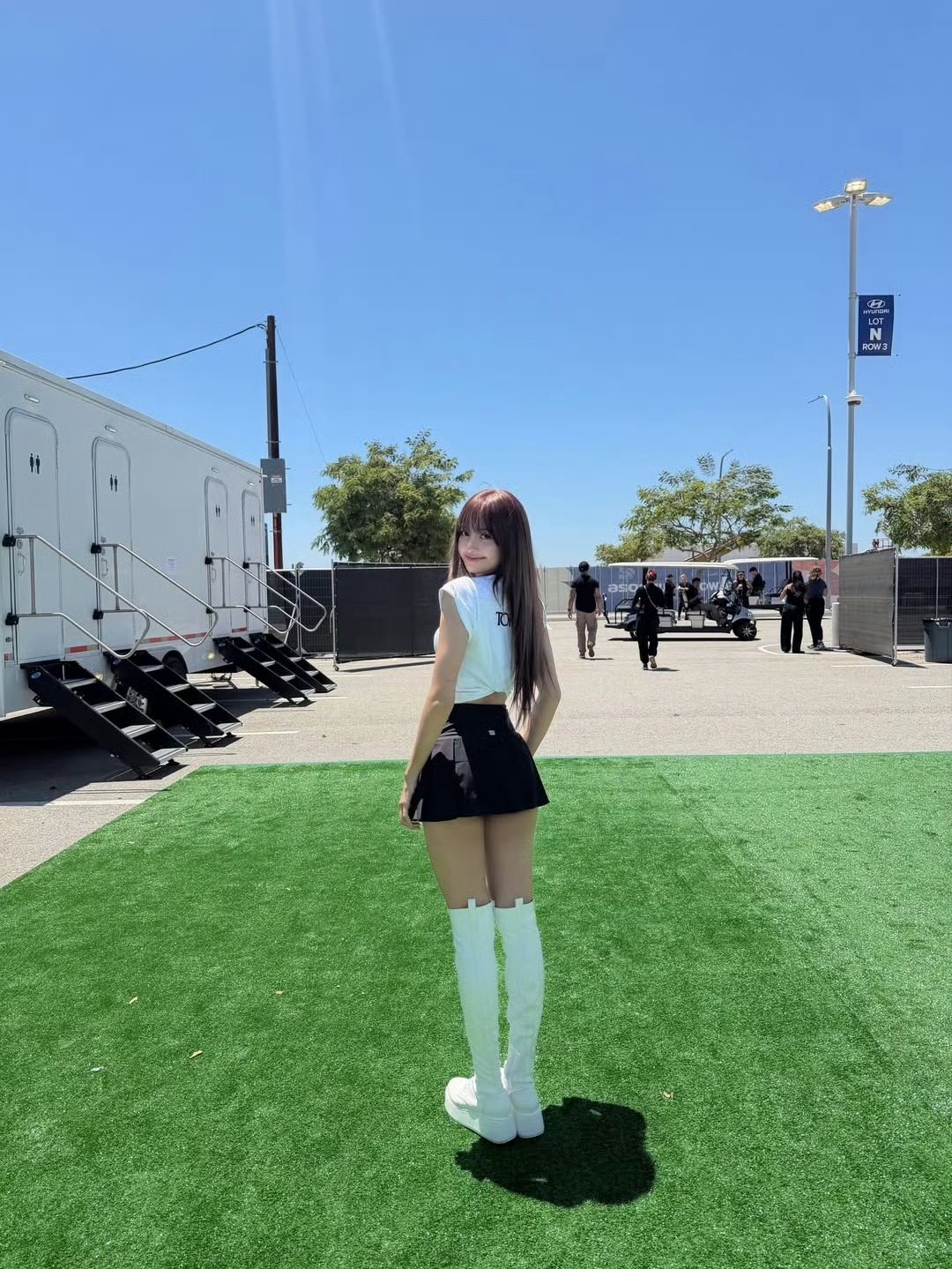 Lisa的腿真的很长啊我天 
