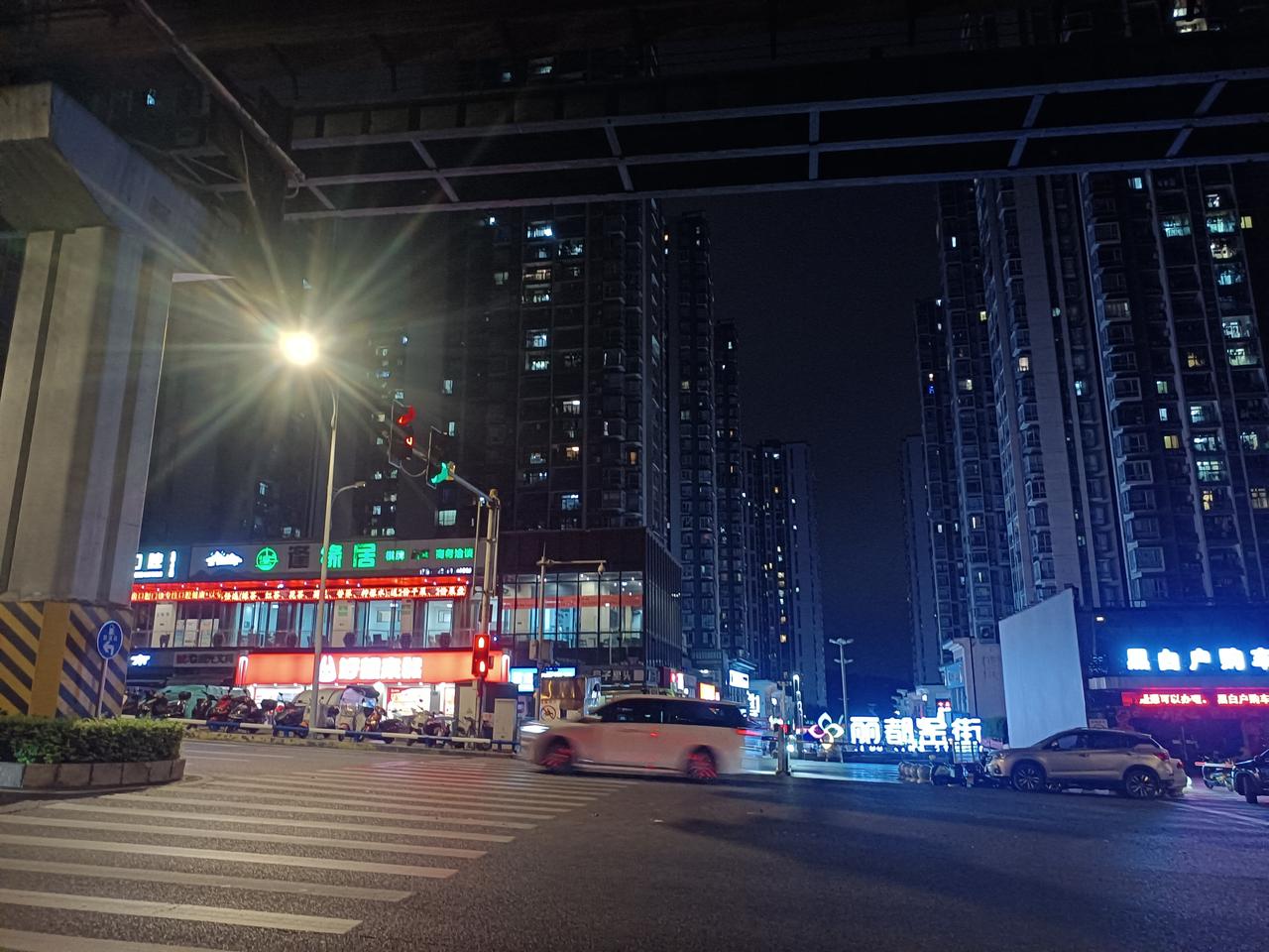 老了什么是你的底气自己口袋有钱，自己身体硬朗！