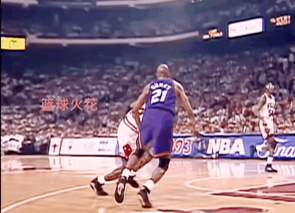 这就是乔丹为什么是空中飞人……
马尔利的表情好可怜
空中飞人 迈尔克乔丹 乔丹封