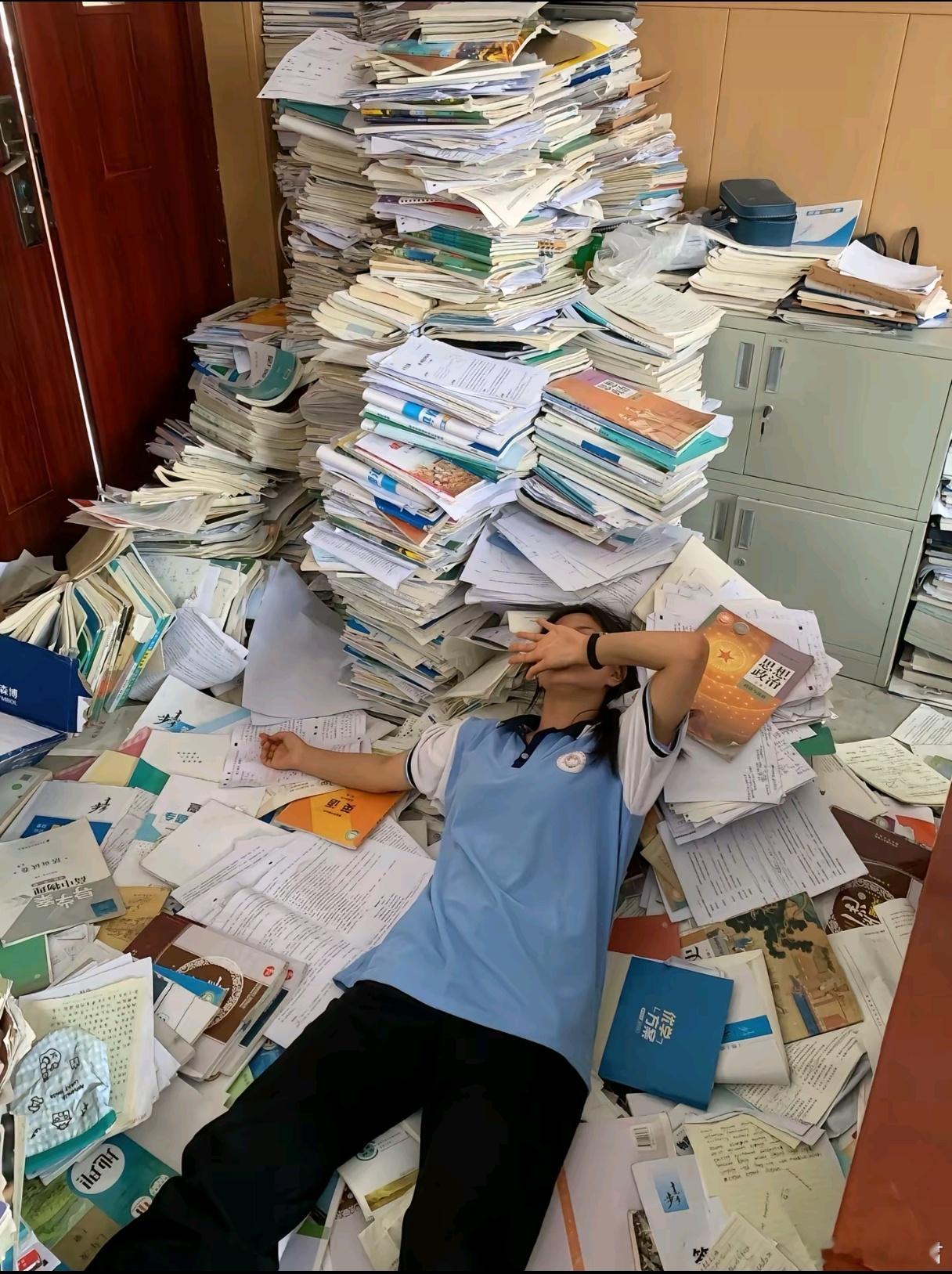 下次有人问你就这么回他｜读书有用吗？读书、世界就在眼前，不读书、眼前就是世界。读