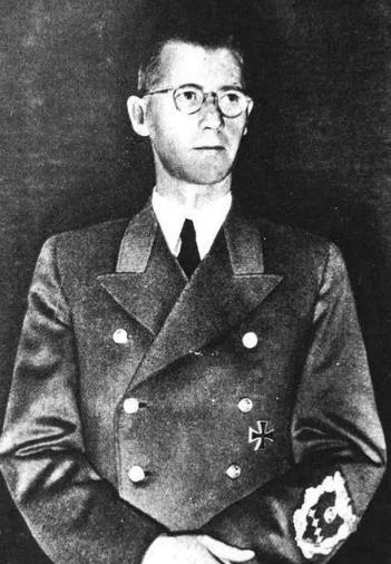 德国投降前后，纳粹高层自尽方式五花八门，如服毒、饮弹等，可是对自己最狠的要数挪威