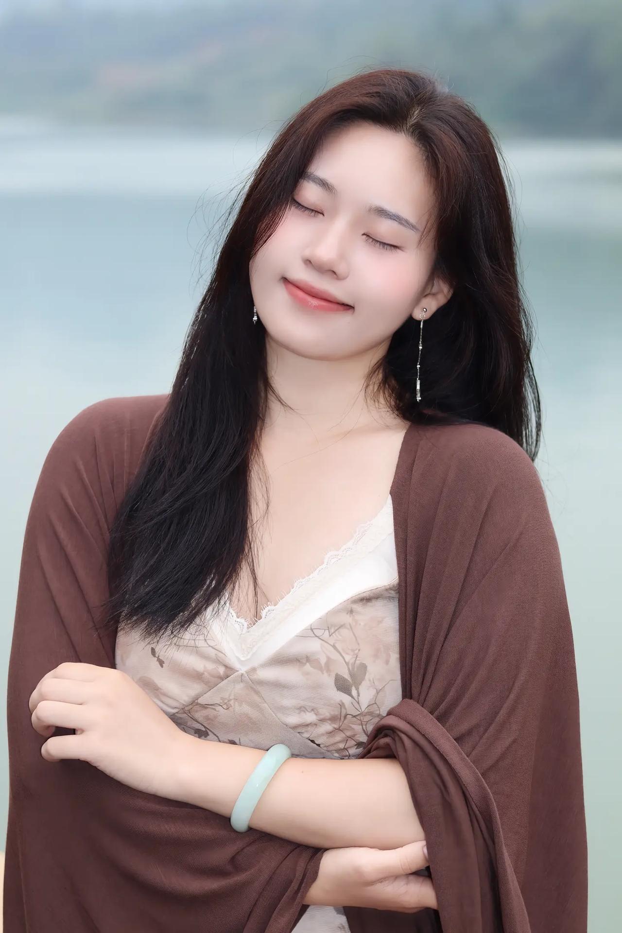慢下来 
才发现风里都是自由的味道

女人哪些时刻,最有魅力? 女人的外貌重要吗