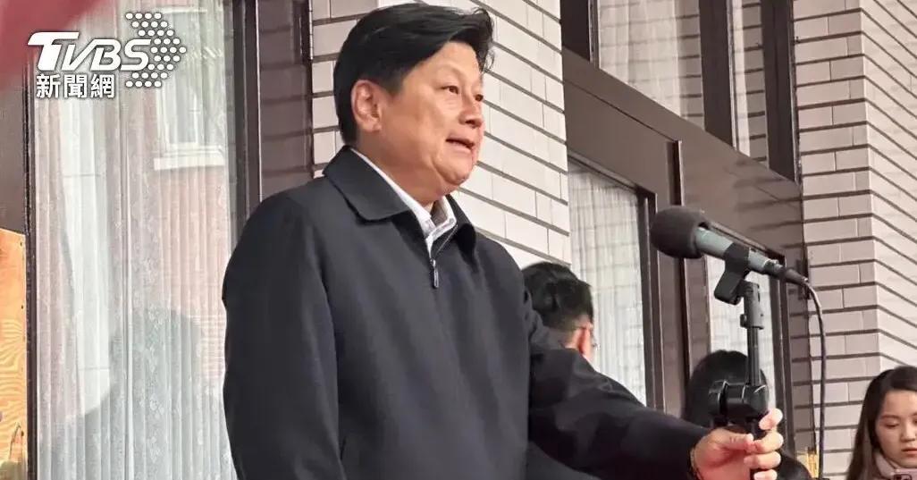 登记参选总召，傅崐萁高喊“我来了”，果然敢叫板韩国瑜的人，朱立伦出面调解，就是答