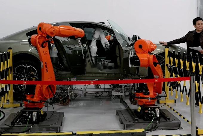 今晚雷军直播探访小米汽车实验室雷军直播汽场全开小米汽车