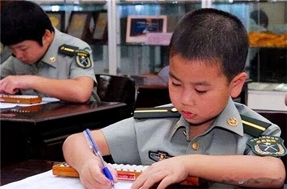 网上把珠心算部队吹成“人肉火控计算机”，或贬成表演队，都太极端。
我查了资料，它