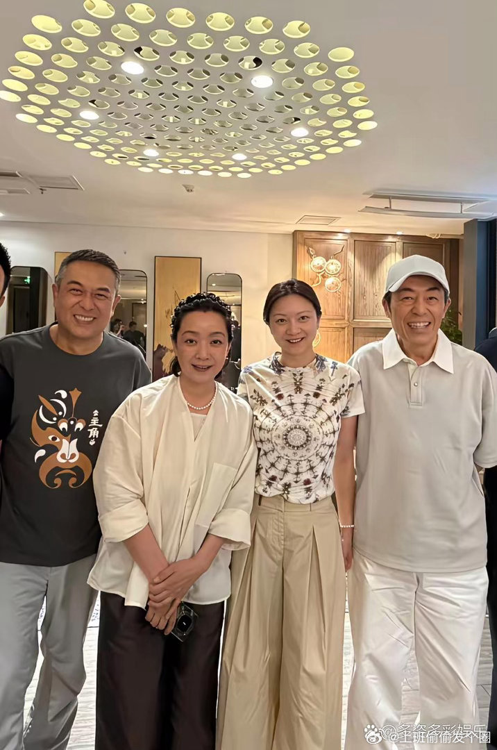 电视剧《主角》收官，张艺谋罕见带来妻子陈婷，张嘉益也带着老婆… 