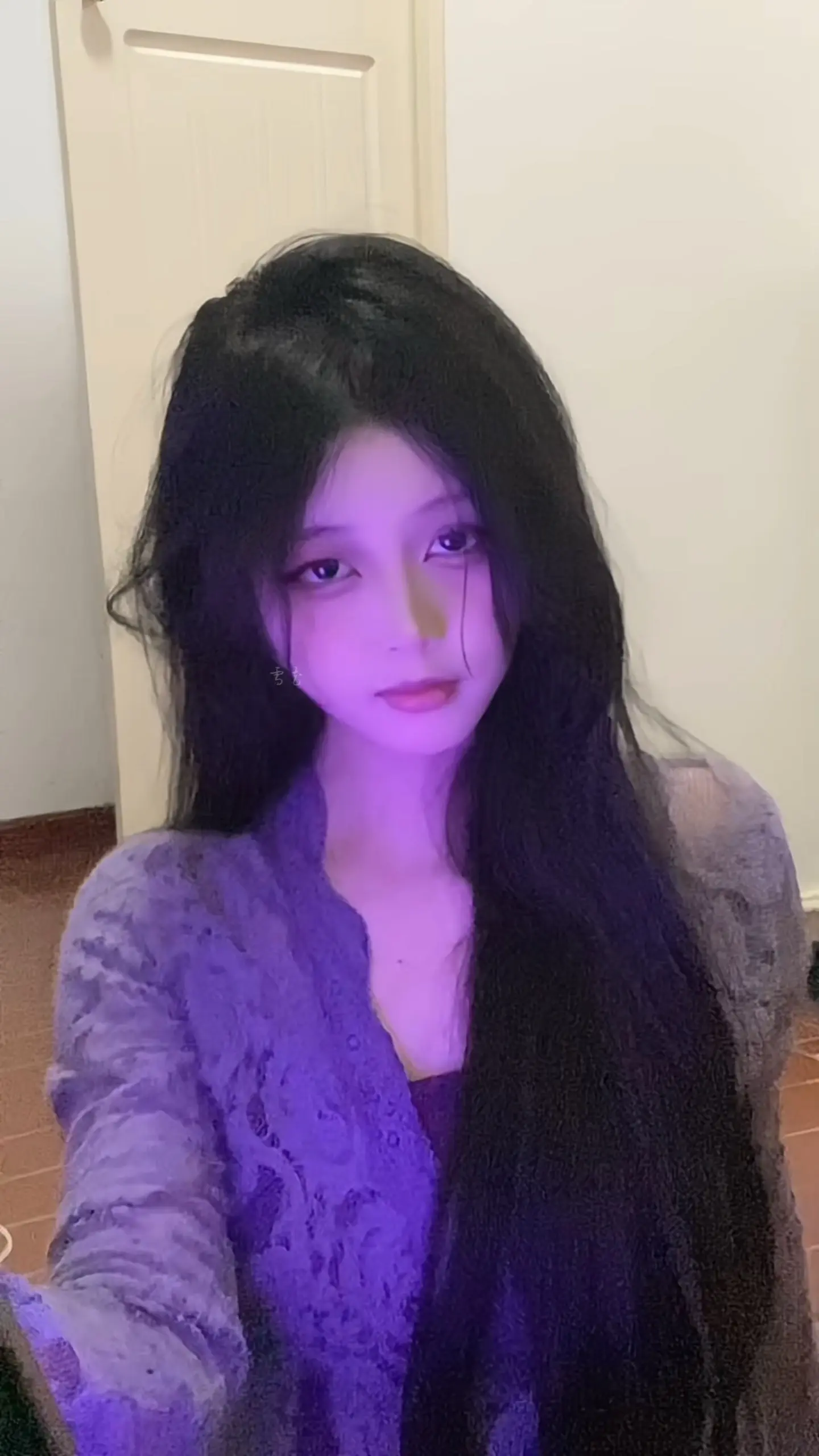 怎么一直看着我 很好看吗