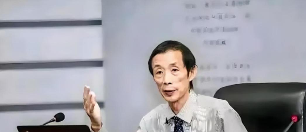 复旦大学教授陈平认为，中国过去40多年，在干部培训和大学教授队伍里，让西方价值观