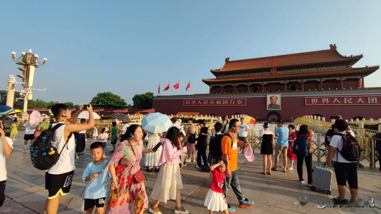 我和第一个网友奔现
记得那是2005年，我和第一个网友奔现。
我正在办公室上网，