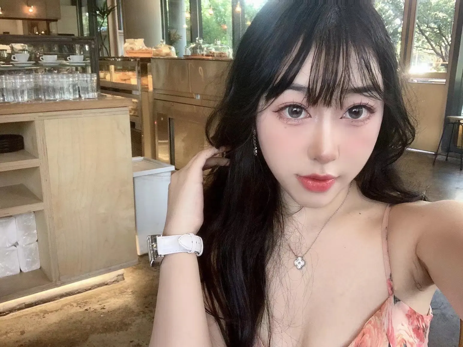 趁着年轻生猛和社会死磕几年，拿我整个青春做赌注，要么把我打的抬不起头...