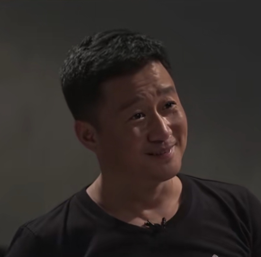 余杭居民称淋浴后全身都是臭的余杭人：我喝过大便 你喝过吗？吴京：我没有 ​​​