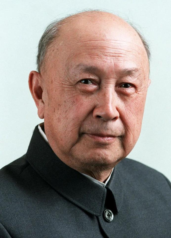 今天是钱学森诞辰114周年，五年归国路，十年两弹成，致敬“两弹一星”元勋！
 