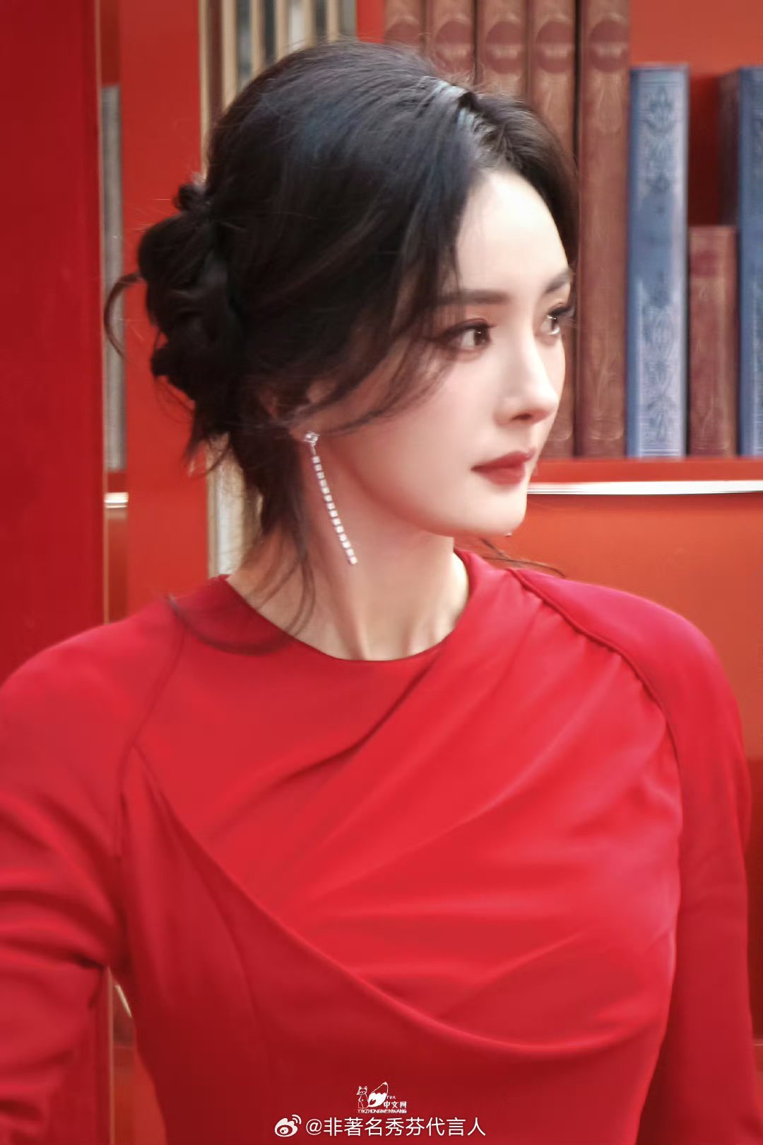 杨幂被叫妈咪的反应怎么能美成这样呢？我真的尖叫。 