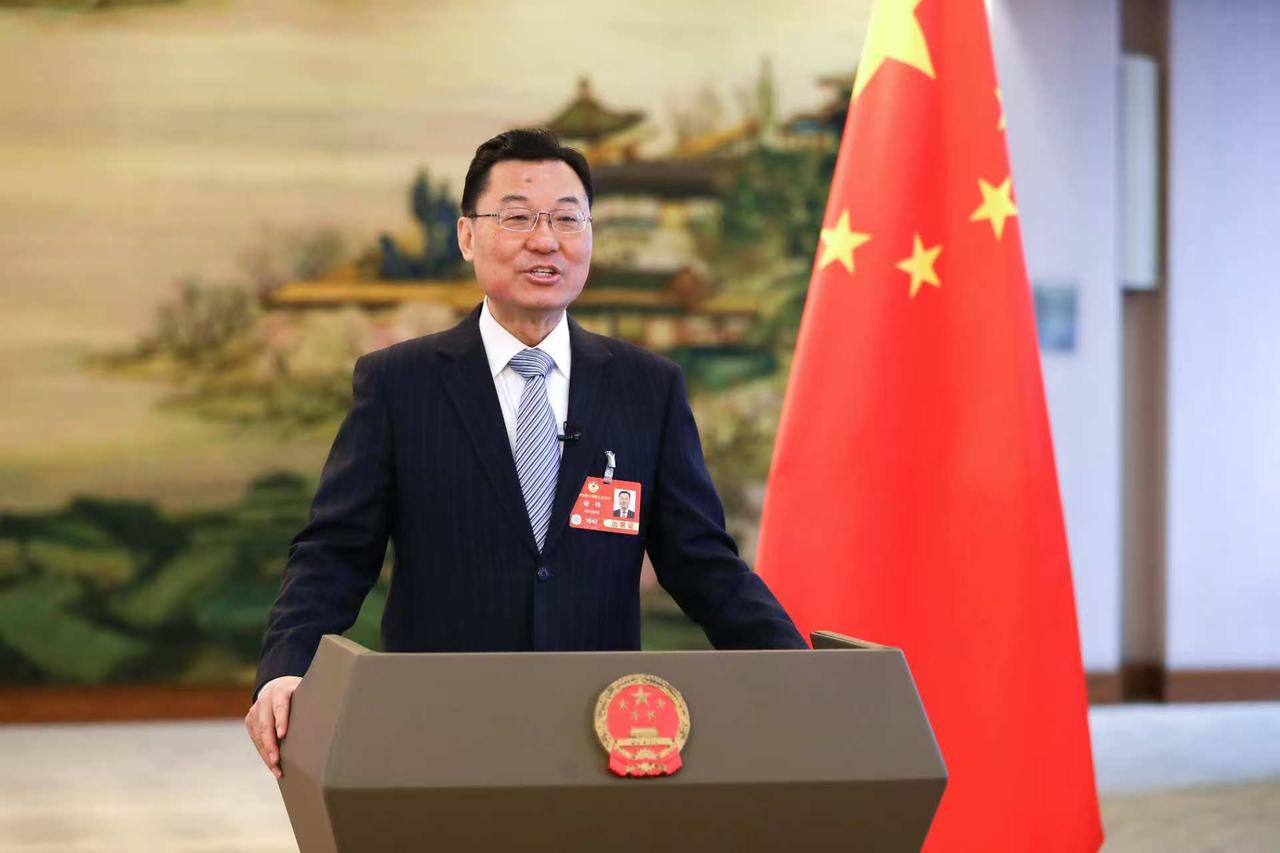 一颗大蒜，竟然能威胁到超级大国的安全？这不是谍战片，而是真实发生的荒诞剧情。中国