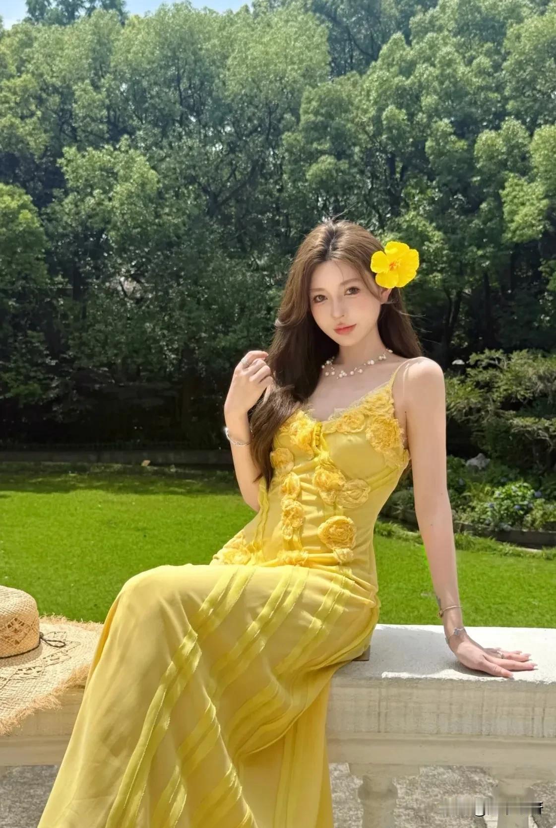 公园阳光下的女神，