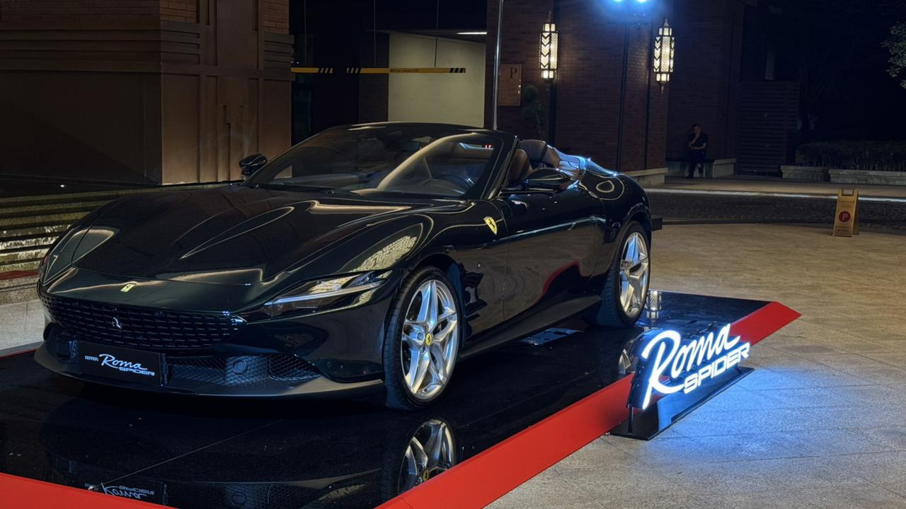 最轻松好开的敞篷奶爸车
———Ferrari Roma Spider【来自懂车帝
