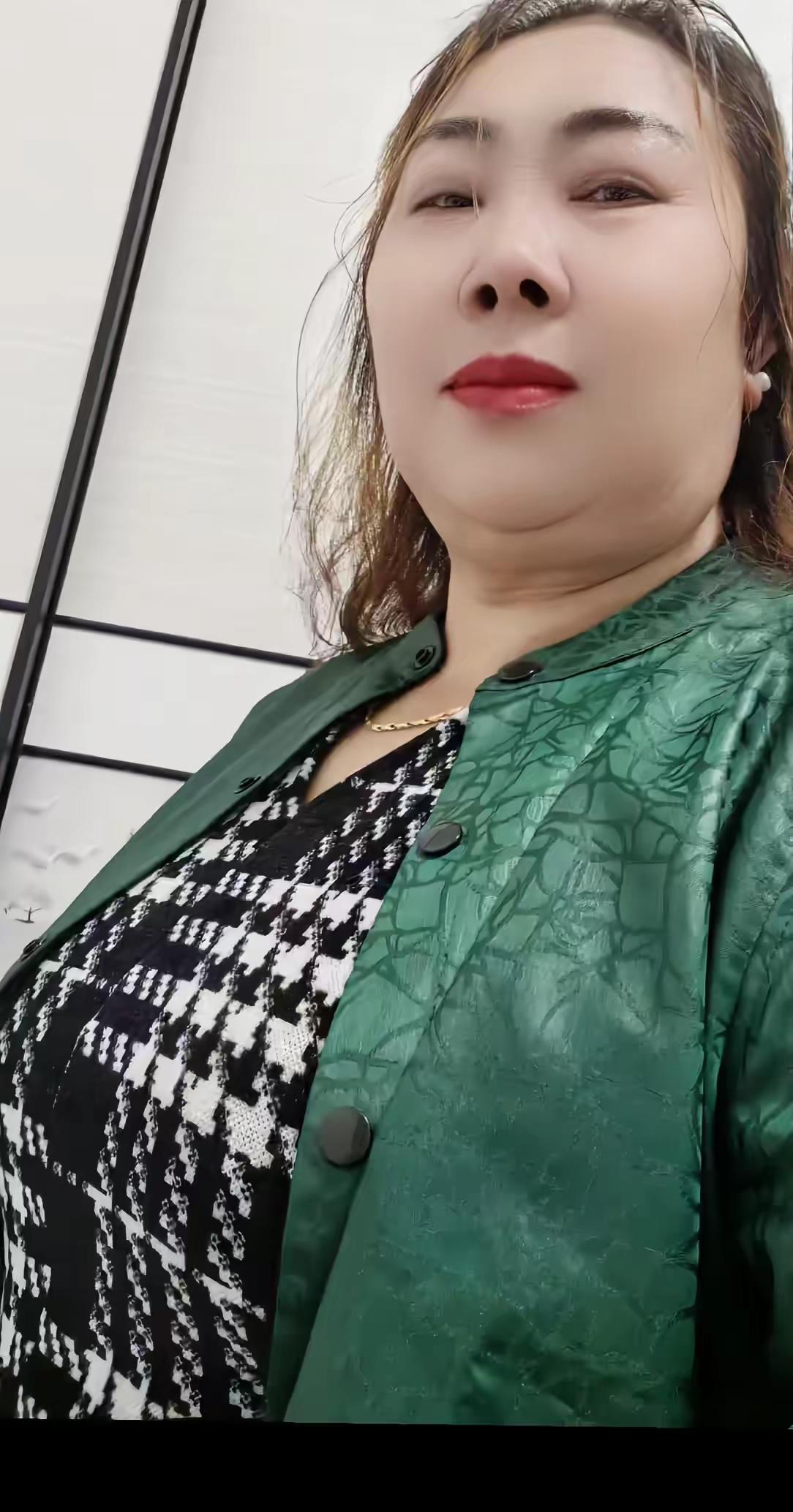 我在梦里与你再相见。梦醒了。让星星把我的思念寄在你梦中。