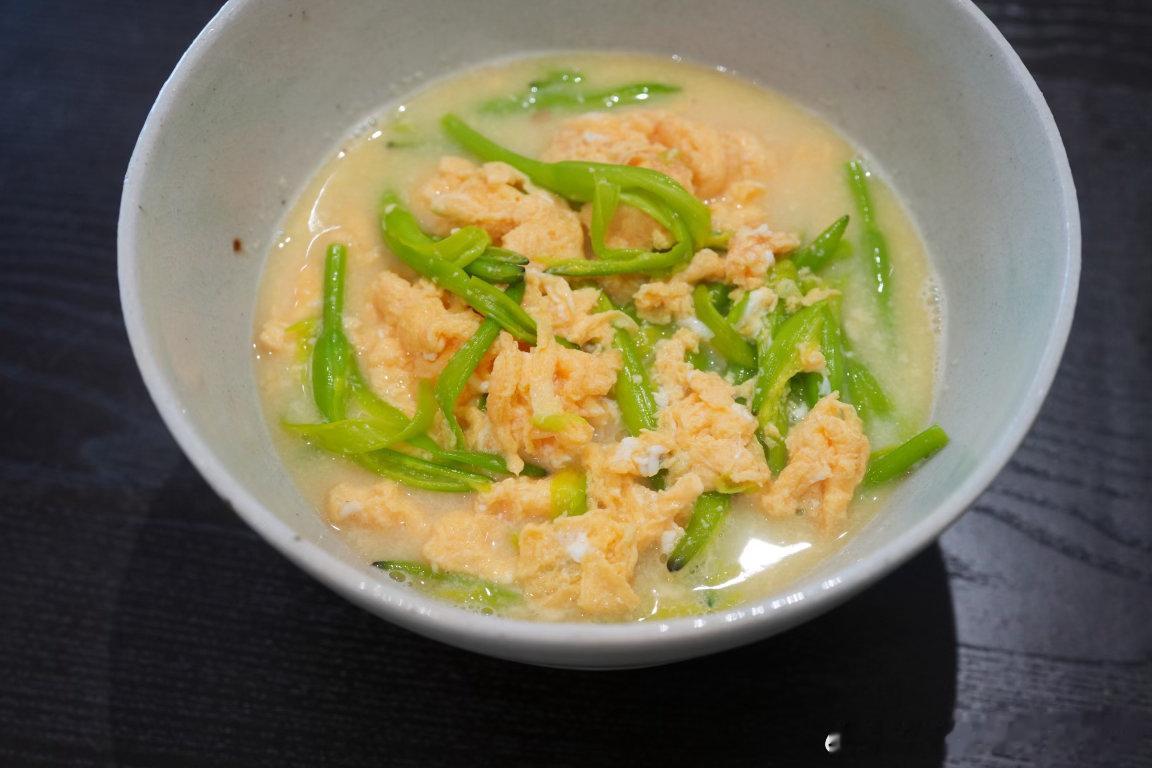 豉椒猪天梯，鲜黄花菜汆鸡蛋，韭菜薹炒熏牛肉。巨忙，本来中午准备随便煮几个墨斗丸就