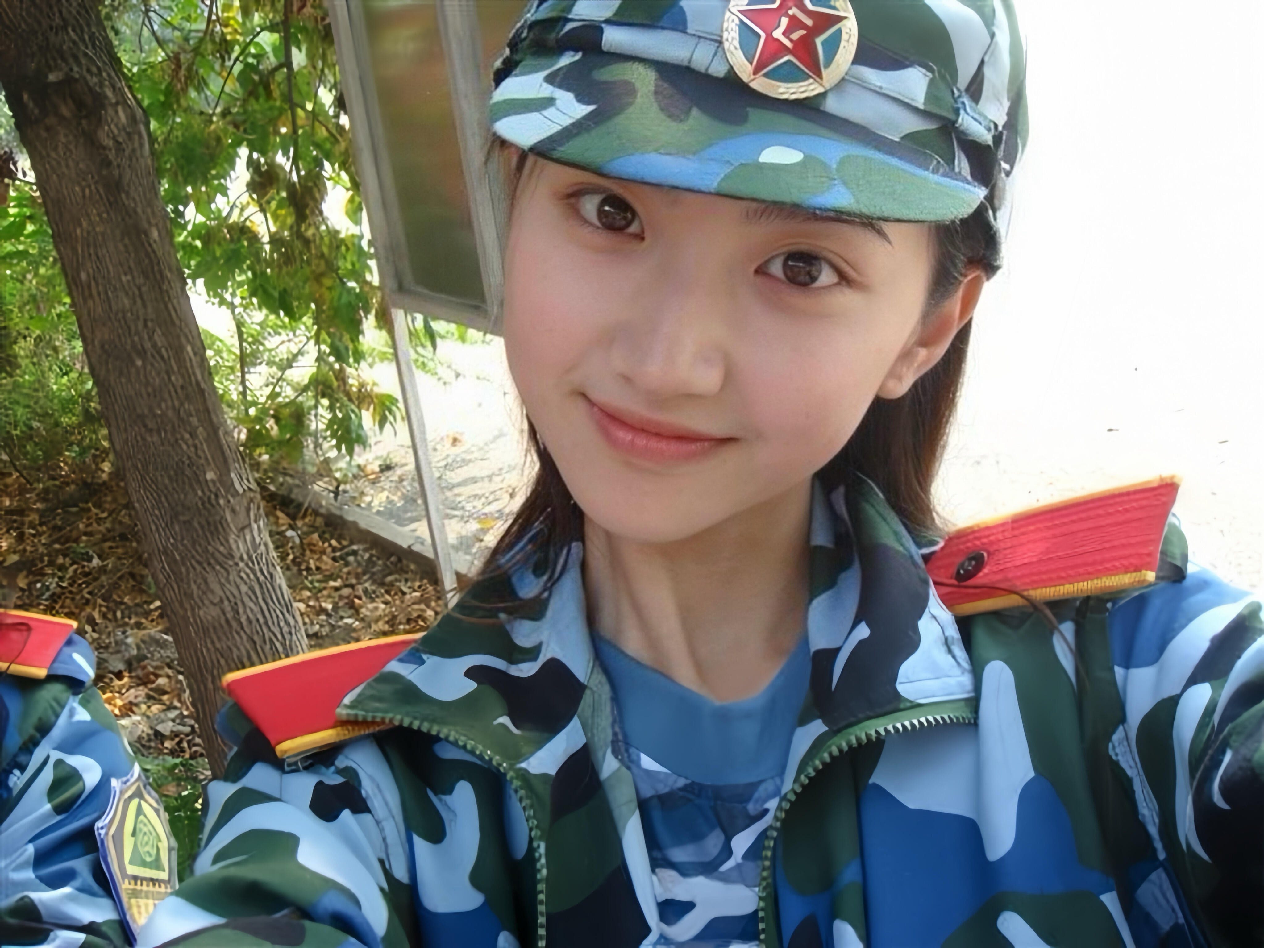 孙宇晨说的景甜当年那个人人网照片是这张吗！确实是美的！ ​​​