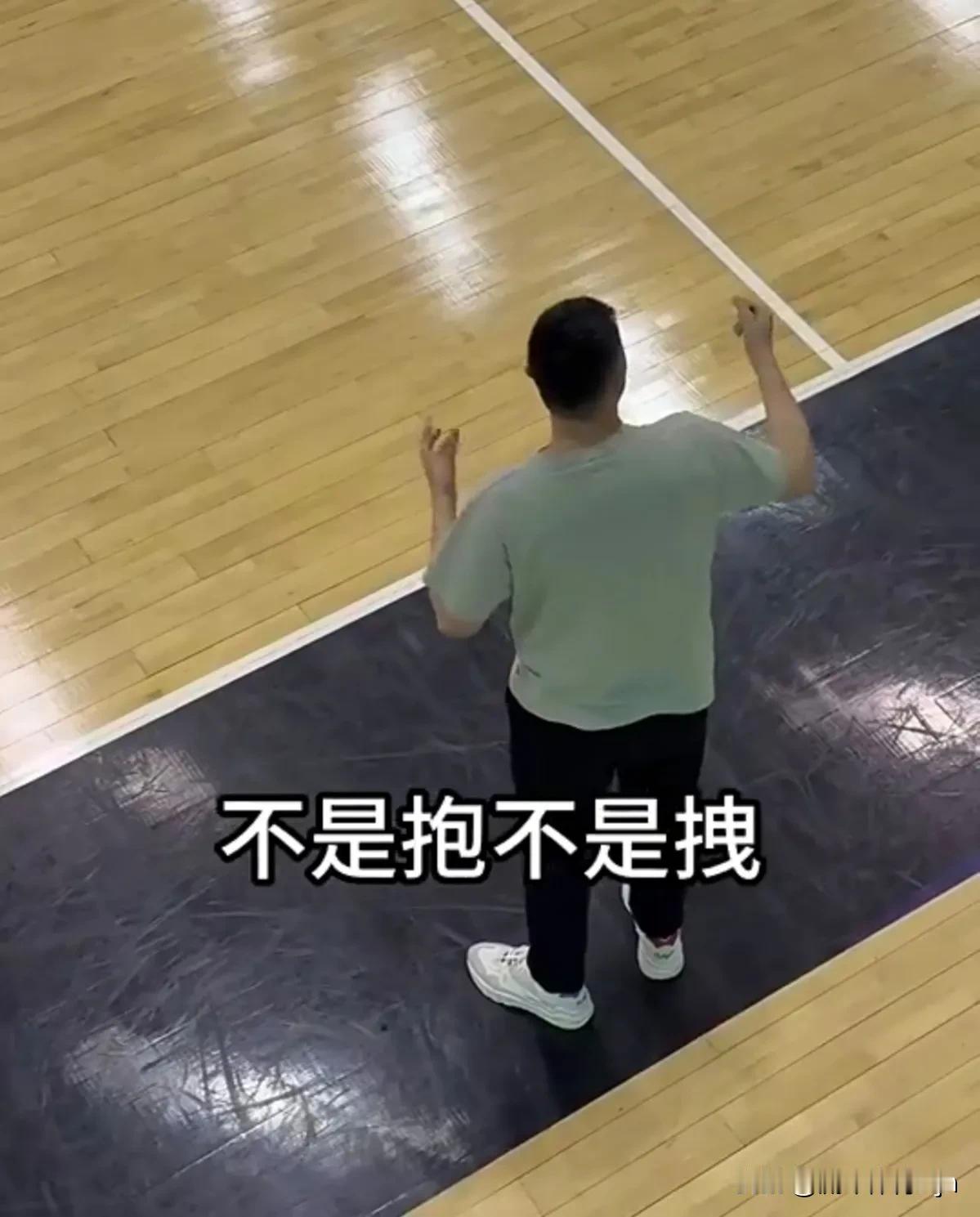 广东男篮队内训练赛视频曝光！

CBA第三阶段即将开打，广东宏远男篮的队内训练赛