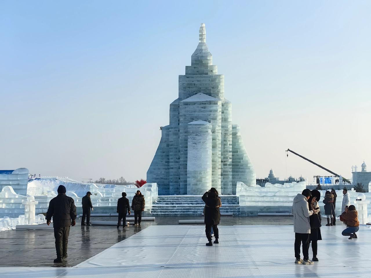第三届呼和浩特欢乐冰雪节，将于1月12日晚8点开幕，主会场设在大黑河军事文化乐园